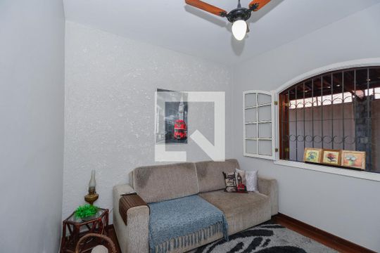 Casa à venda com 4 quartos, 257m² em Planalto, Belo Horizonte