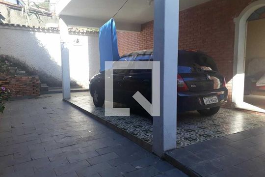 Casa para alugar com 3 quartos, 500m² em Nova Floresta, Belo Horizonte