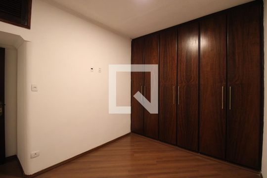 quarto 3 de casa à venda com 5 quartos, 300m² em Chácara Santo Antônio (zona Sul), São Paulo