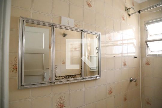 Banheiro Social de apartamento para alugar com 1 quarto, 33m² em Boqueirão, Praia Grande
