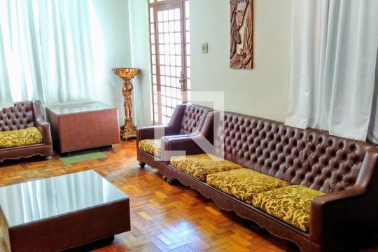 Casa à venda com 3 quartos, 340m² em Carlos Prates, Belo Horizonte