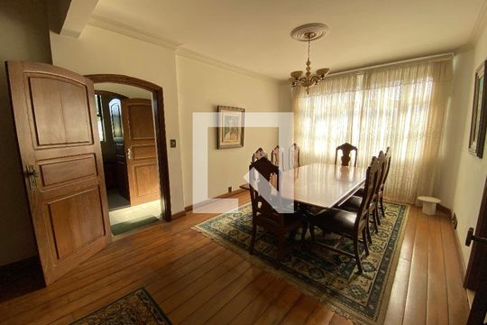 Casa à venda com 4 quartos, 716m² em Belvedere, Belo Horizonte