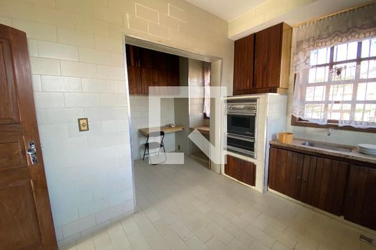 Casa à venda com 4 quartos, 716m² em Belvedere, Belo Horizonte