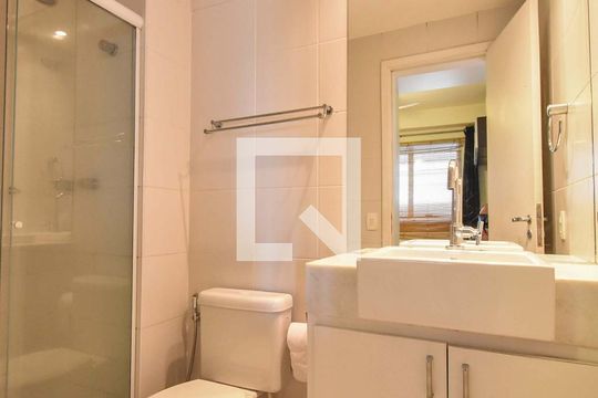 Banheiro de apartamento para alugar com 1 quarto, 48m² em Cidade Monções, São Paulo