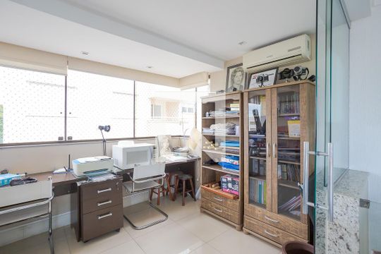 Escritório de apartamento à venda com 3 quartos, 168m² em Passo D’areia, Porto Alegre