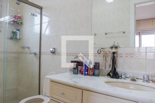 Banheiro da Suíte de apartamento à venda com 3 quartos, 168m² em Passo D’areia, Porto Alegre