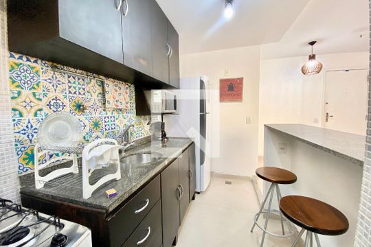 Cozinha de apartamento à venda com 1 quarto, 35m² em Copacabana, Rio de Janeiro