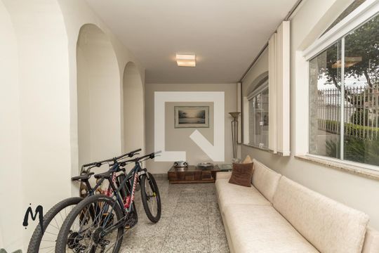 Casa à venda com 4 quartos, 344m² em São Luiz, Belo Horizonte