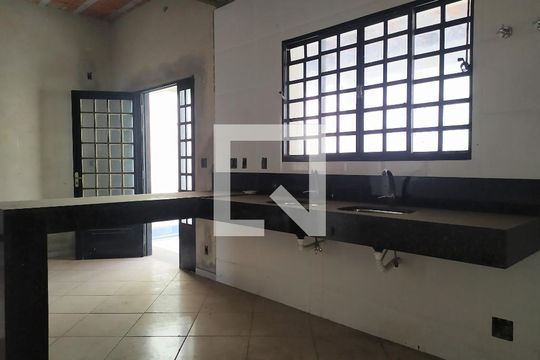 Casa à venda com 4 quartos, 462m² em Fernão Dias, Belo Horizonte