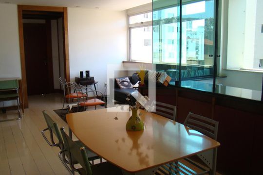 Apartamento à venda com 3 quartos, 108m² em Coração de Jesus, Belo Horizonte