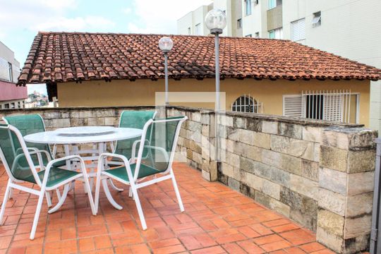 Casa à venda com 4 quartos, 268m² em Minas Brasil, Belo Horizonte