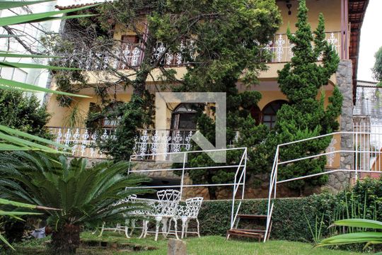 Casa à venda com 4 quartos, 268m² em Minas Brasil, Belo Horizonte