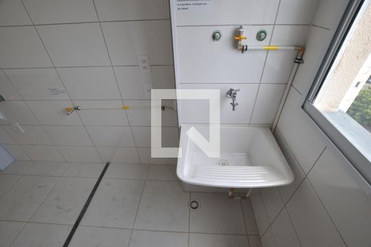 Área de serviço de apartamento para alugar com 2 quartos, 42m² em Jardim Santa Emília, São Paulo