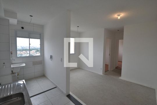 Cozinha de apartamento para alugar com 2 quartos, 42m² em Jardim Santa Emília, São Paulo