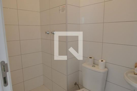 Banheiro de apartamento para alugar com 2 quartos, 42m² em Jardim Santa Emília, São Paulo