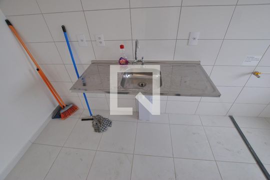 Cozinha de apartamento para alugar com 2 quartos, 42m² em Jardim Santa Emília, São Paulo