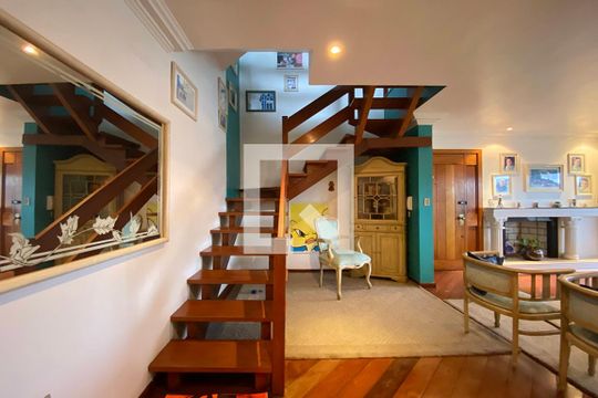 Escada de apartamento à venda com 6 quartos, 319m² em Rio Branco, Novo Hamburgo