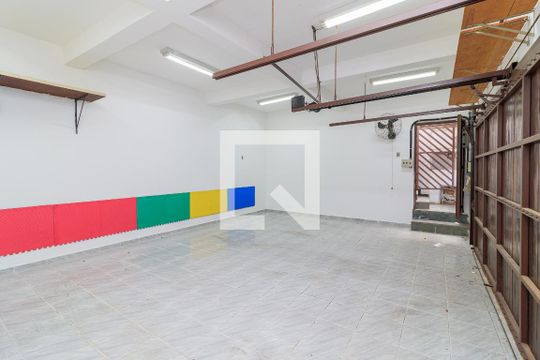 Garagem de casa à venda com 3 quartos, 300m² em Vila Bela, São Paulo