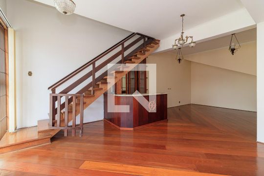 Casa à venda com 3 quartos, 300m² em Vila Bela, São Paulo