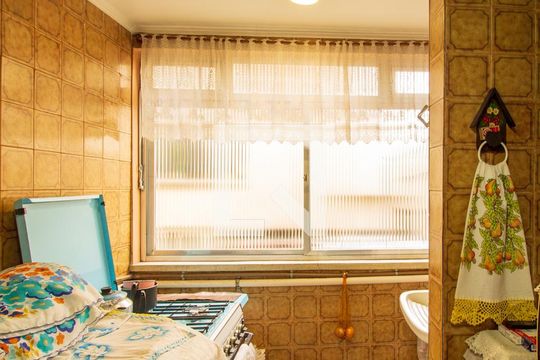 Cozinha e Área de Serviço de apartamento à venda com 2 quartos, 61m² em Medianeira, Porto Alegre