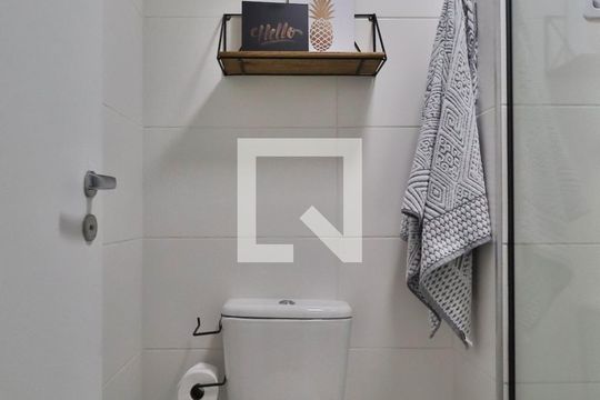 Banheiro de kitnet/studio para alugar com 1 quarto, 26m² em Sumarezinho, São Paulo
