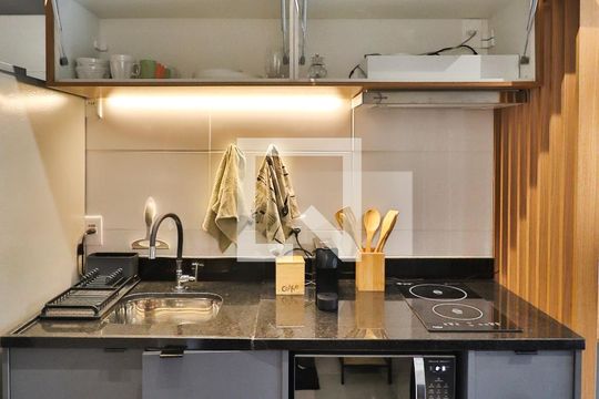 Cozinha de kitnet/studio para alugar com 1 quarto, 26m² em Sumarezinho, São Paulo