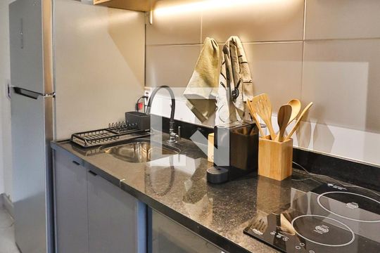 Cozinha de kitnet/studio para alugar com 1 quarto, 26m² em Sumarezinho, São Paulo