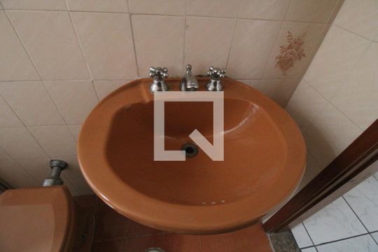 Pia do banheiro comum de casa à venda com 3 quartos, 125m² em Vila São Francisco (zona Sul), São Paulo