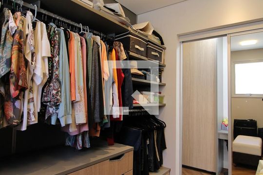 Closet de casa à venda com 5 quartos, 344m² em Santo Amaro, São Paulo
