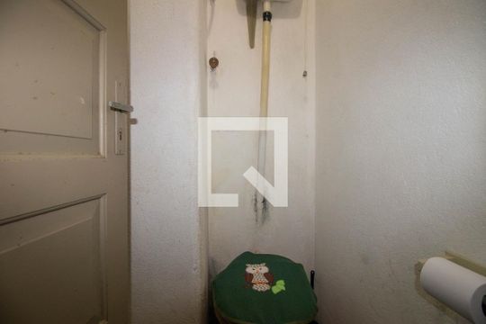 Banheiro Da Garagem de apartamento à venda com 2 quartos, 65m² em Passo da Areia, Porto Alegre