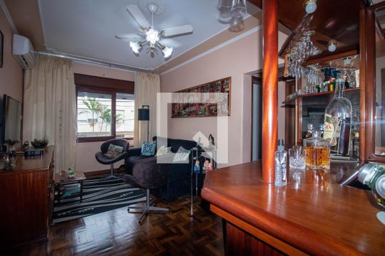 Apartamento à venda com 2 quartos, 65m² em Passo da Areia, Porto Alegre