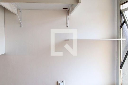 Área de Serviço - Prateleiras de apartamento para alugar com 3 quartos, 55m² em Jardim Dom Vieira, Campinas