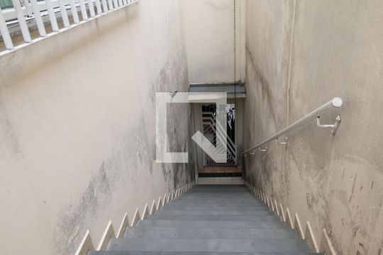 Escadas Garagem de casa à venda com 3 quartos, 275m² em Vila Esperança, São Paulo
