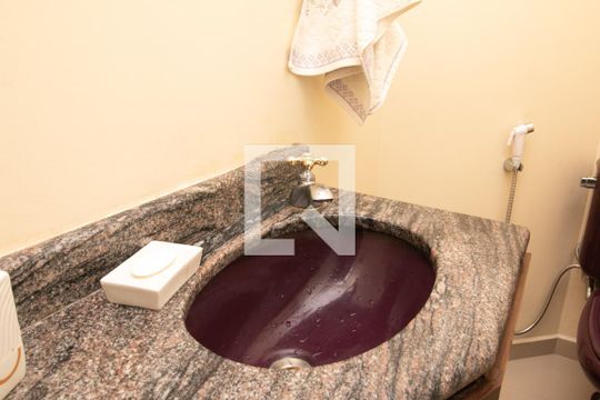 Lavabo de casa à venda com 3 quartos, 275m² em Vila Esperança, São Paulo