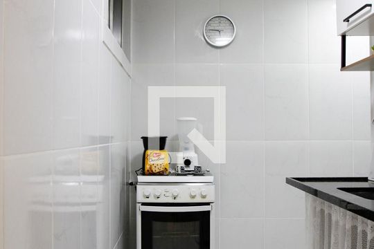 Cozinha de apartamento para alugar com 1 quarto, 37m² em Cocotá, Rio de Janeiro
