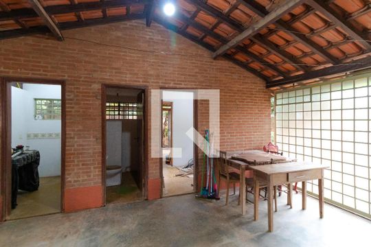 Garagem de casa à venda com 3 quartos, 237m² em Guará, Campinas