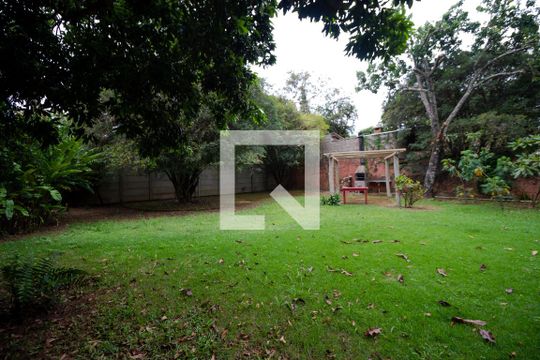 Quintal de casa à venda com 3 quartos, 237m² em Guará, Campinas