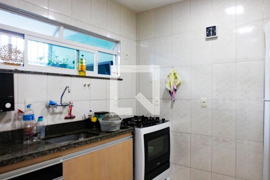 Cozinha de casa de condomínio à venda com 3 quartos, 170m² em Zumbi, Rio de Janeiro