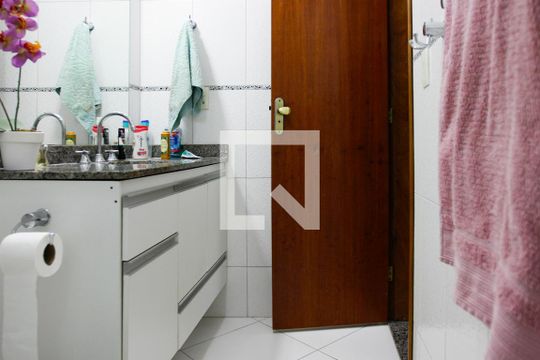 Banheiro de casa de condomínio para alugar com 3 quartos, 170m² em Zumbi, Rio de Janeiro