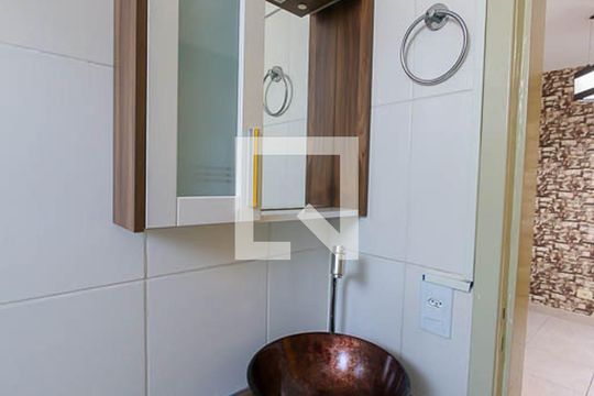 Banheiro de apartamento à venda com 3 quartos, 58m² em Cidade Parque Alvorada, Guarulhos