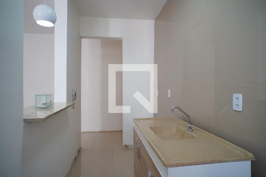 Cozinha de apartamento à venda com 2 quartos, 42m² em Rubem Berta, Porto Alegre