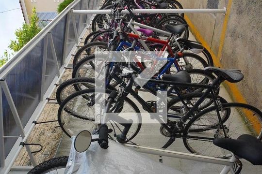 Bicicletário  de apartamento à venda com 2 quartos, 42m² em Rubem Berta, Porto Alegre