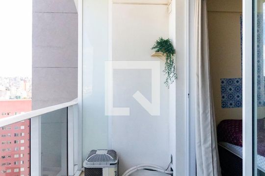 Varanda de kitnet/studio para alugar com 1 quarto, 22m² em Sé, São Paulo