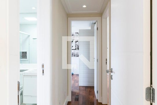 Corredor de apartamento para alugar com 3 quartos, 156m² em Parque da Mooca, São Paulo