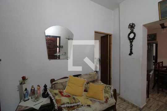 Sala 1 de casa para alugar com 3 quartos, 180m² em Jardim Guarapiranga, São Paulo