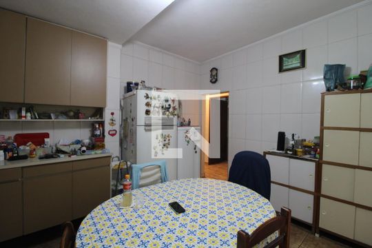 Cozinha de casa para alugar com 3 quartos, 180m² em Jardim Guarapiranga, São Paulo