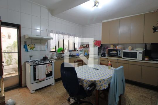 Cozinha de casa para alugar com 3 quartos, 180m² em Jardim Guarapiranga, São Paulo