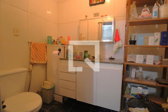 Banheiro da suíte de casa para alugar com 3 quartos, 180m² em Jardim Guarapiranga, São Paulo