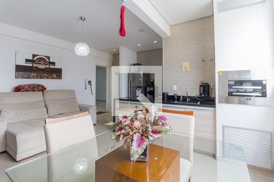 Sala/Quarto de kitnet/studio para alugar com 1 quarto, 43m² em Loteamento Mogilar, Mogi das Cruzes