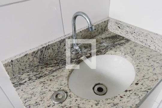 Banheiro Pia de apartamento para alugar com 1 quarto, 33m² em Vila Anastácio, São Paulo